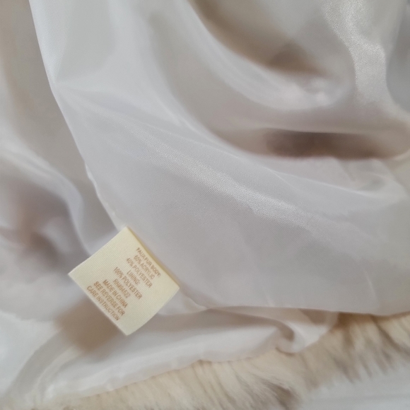 Altar’d State Faux Fur Vest Size Medium Creame Colored - Picture 7 of 7